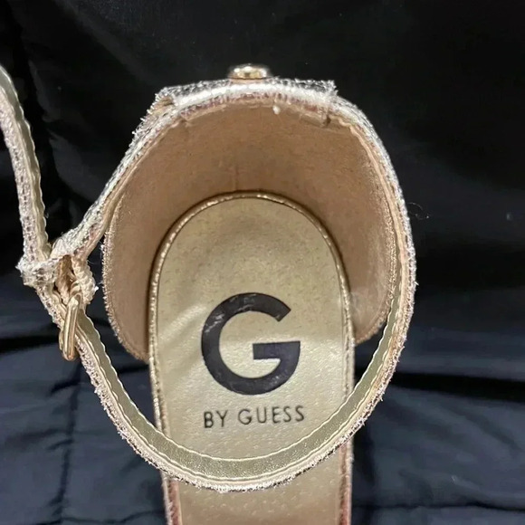 🔥 GUESS Gold heels - Picture 4 of 7
